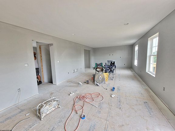 3rd image of 570 Auburn Ln