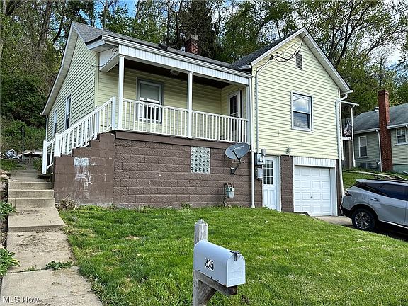 2nd image of 825 Woods Ln