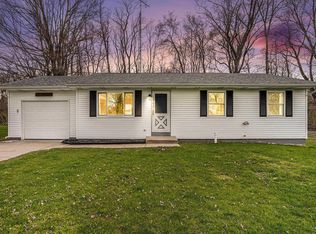 602 Wayne St, Howe, IN 46746