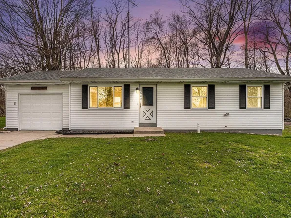 602 Wayne St, Howe, IN 46746