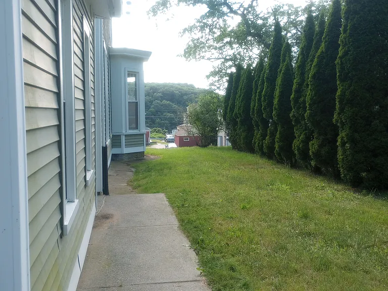 138 Laurel Hill Ave #2 — Photo 4