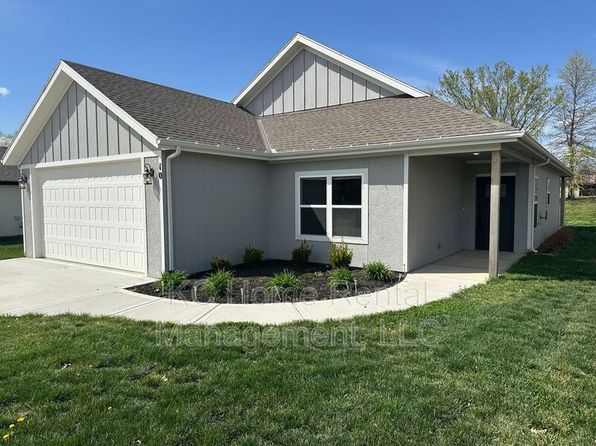 10 Howard Cir, Trimble, MO 64492