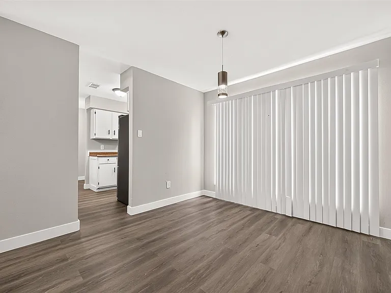 11202 Bandlon Dr — Photo 6