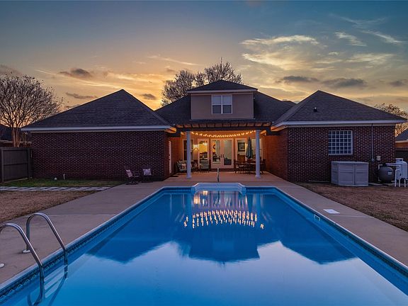 2nd image of 776 Winding Wood Dr