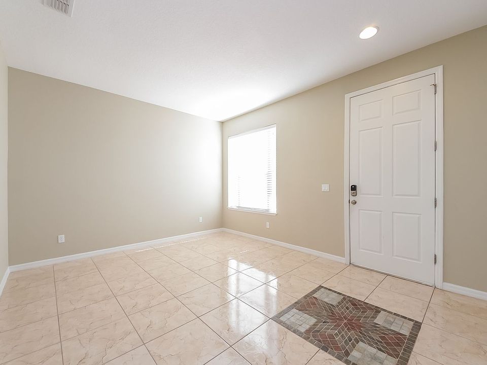 1st image of 608 Woods Landing Dr