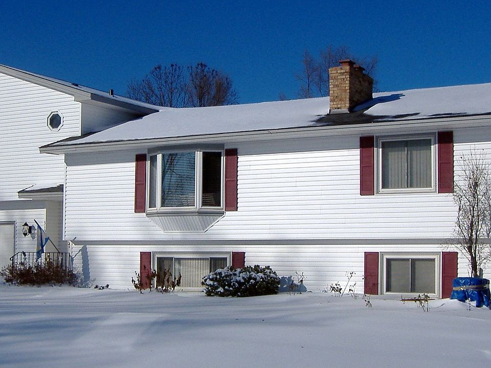 Unbelievable! 5 BR, 3BA, 4 CG, Mother in law suite….Need I say more?