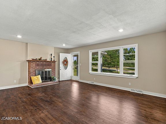 3rd image of 328 Teal Lake Rd