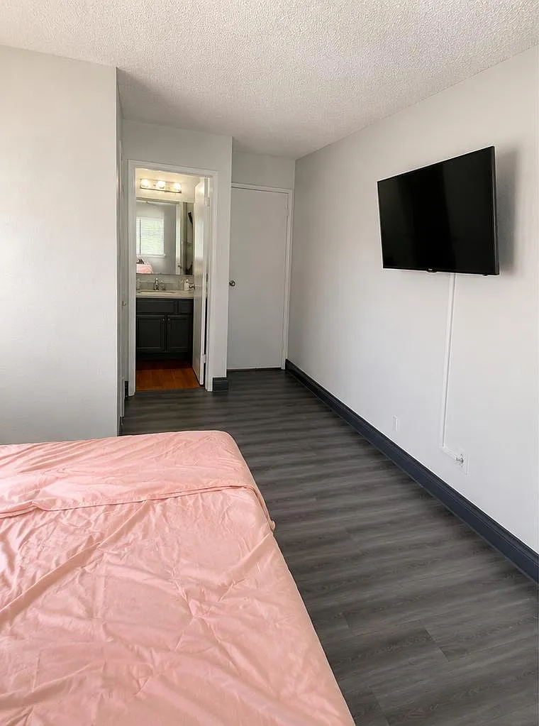 4 bed, 2.0 bath, 1200 sqft, $1,048 — Photo 2