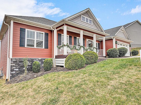 5th image of 226 Savannah Dr NE