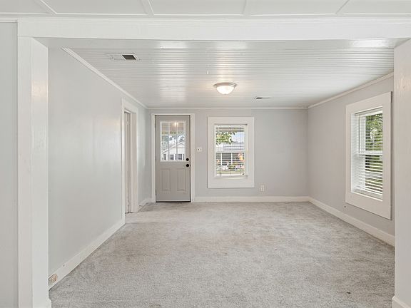 5th image of 219 Cedar St