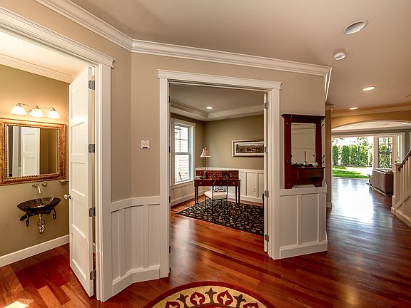 5th image of 3315 Emerald Ln