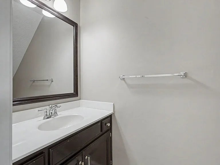304 Brittania Dr — Photo 4