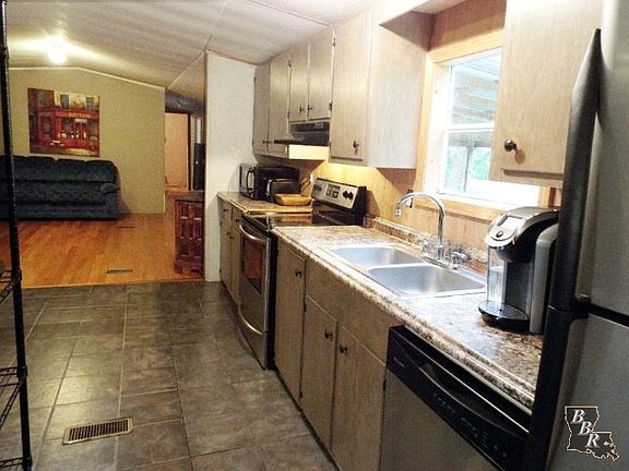 4th image of 4431 Saint Andrew St