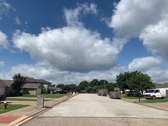 5th image of 610 Harvest Dr