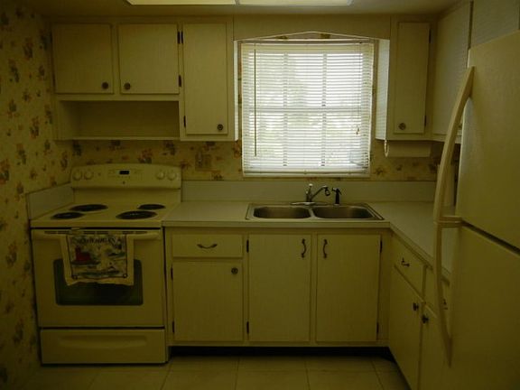 3rd image of 2916 Crosley Dr E APT L