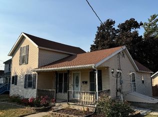 815 E 4th St, Vinton, IA 52349