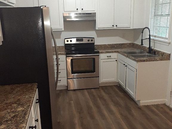 3rd image of 5601 Wellington Dr