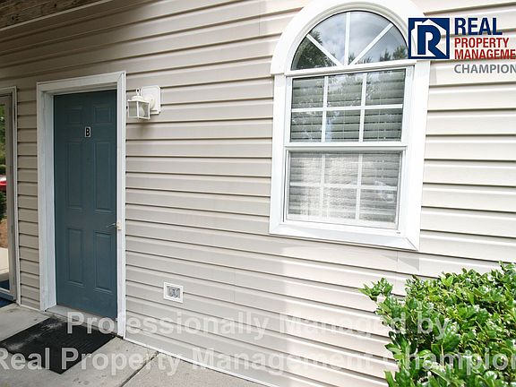 2nd image of 725 Bragg Dr APT B
