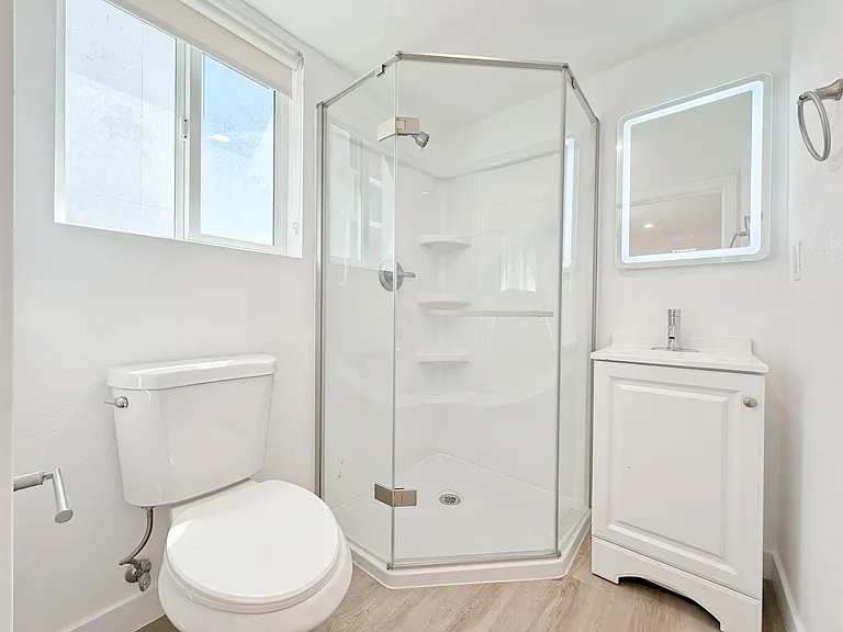 1363 W 35th St #9 — Photo 25
