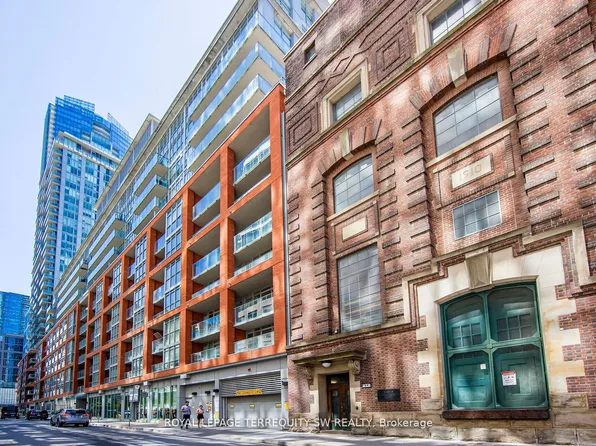 21 Nelson St #302, Toronto, ON M5V 3H9