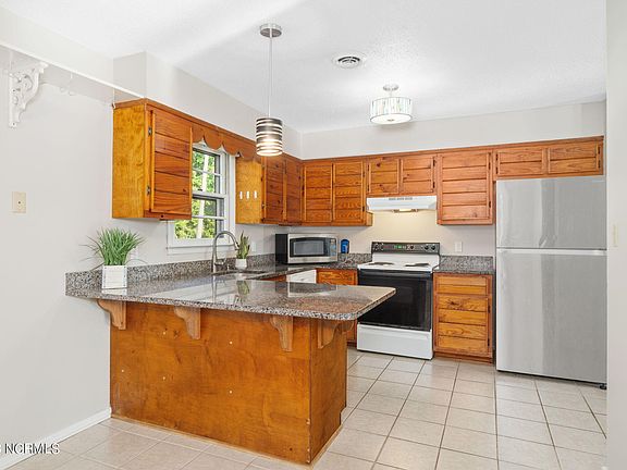 3rd image of 601 Hedrick Boulevard