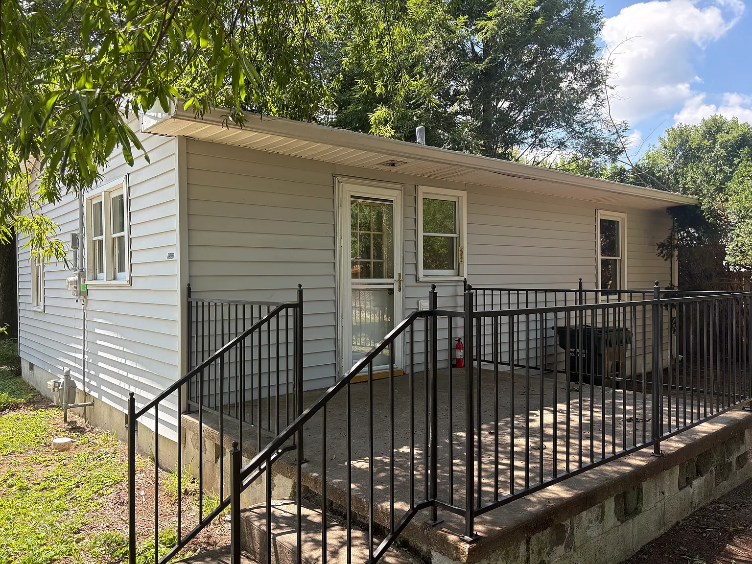 2 bed, 750 sqft, $995 — Photo 2