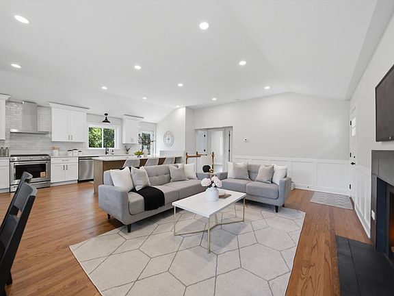 3rd image of 75 Brookdale Ln