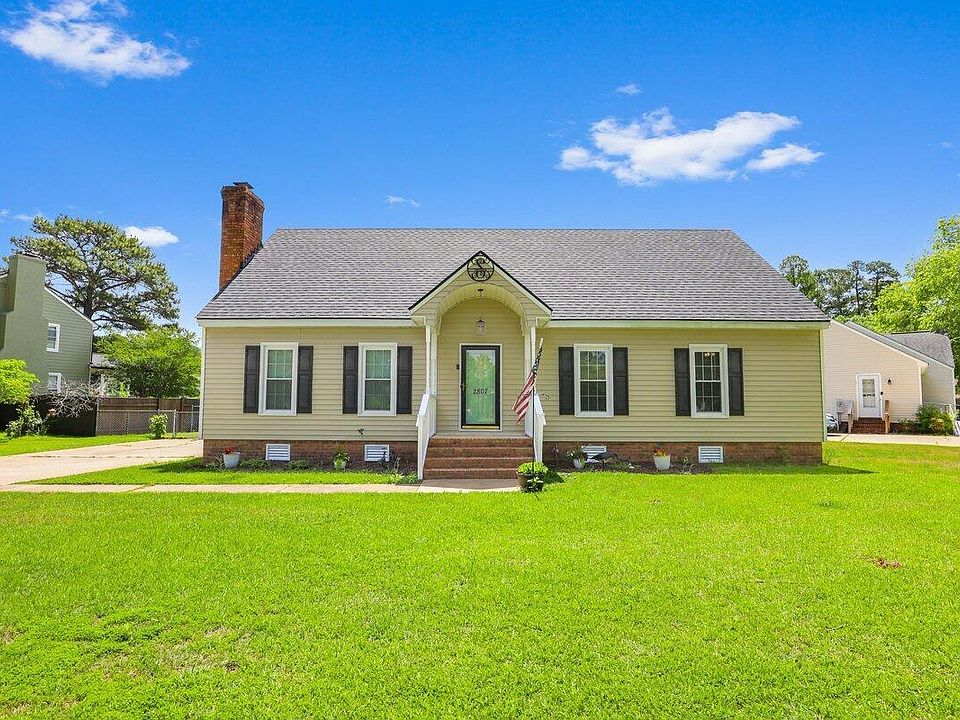 1st image of 2807 Barkley Dr NW