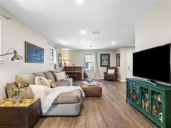3rd image of 2929 Metairie Heights Ave
