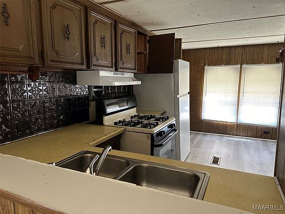 3rd image of 3408 Margaret Ann Dr