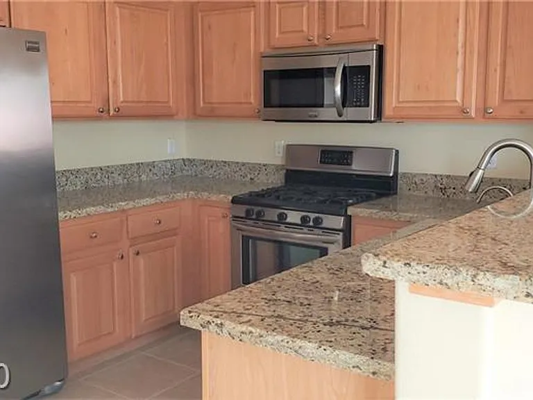 2305 W Horizon Ridge Pkwy #3923 — Photo 8