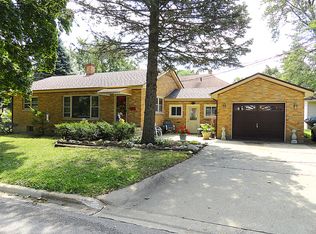 902 Center St, Geneva, IL 60134