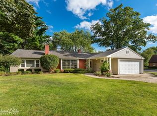 75 Dole Ave, Crystal Lake, IL 60014