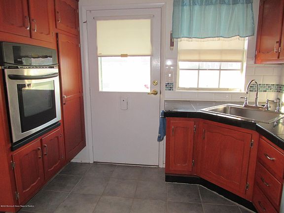 3rd image of 5 Buckingham Drive #B