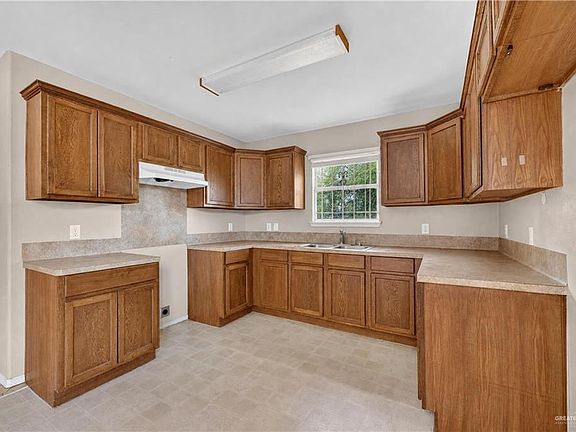 3rd image of 1433 Garza Rd