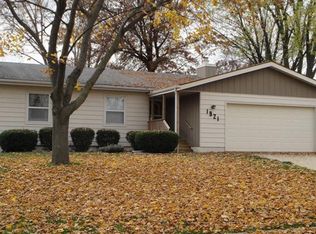 1921 Tilbury Rd, Waterloo, IA 50701