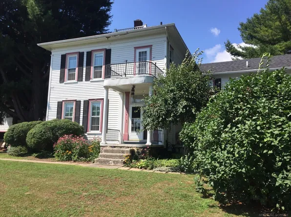 5076 Lakeshore Rd, Lexington, MI 48450