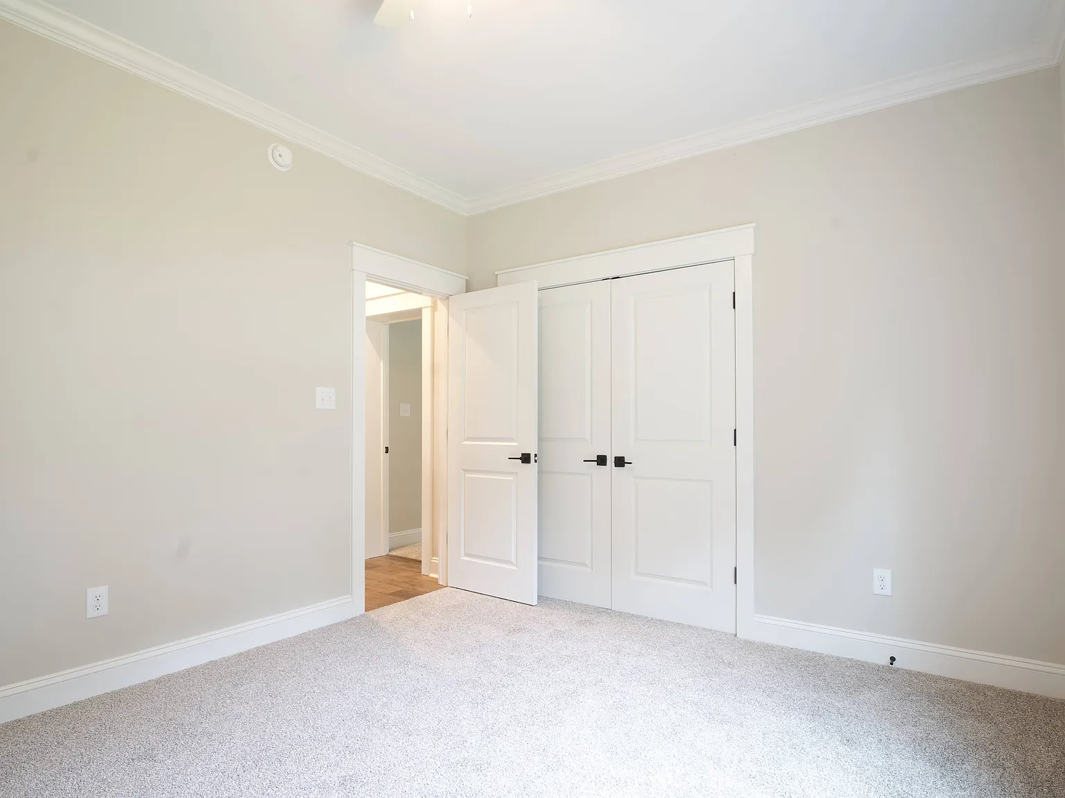 4 bed, 1950 sqft, $2,325 — Photo 4