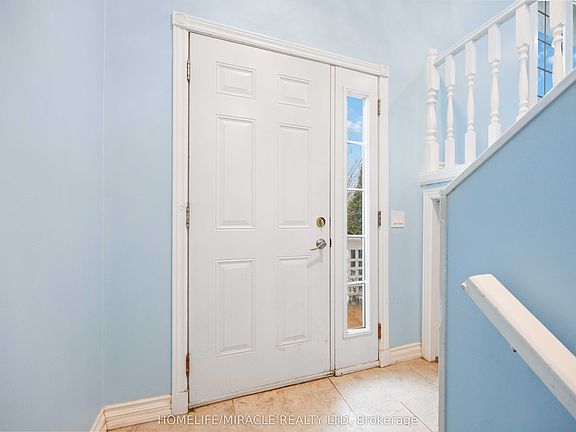 3rd image of 839 Mountain Ash Rd