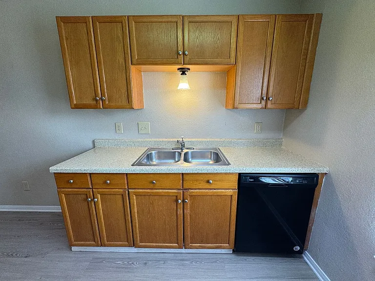 1708 Benttree Dr — Photo 30