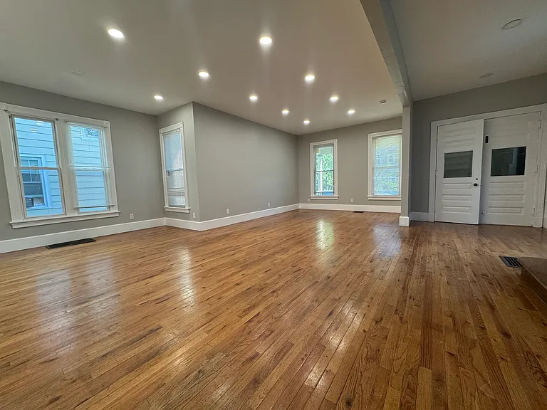 117 Maple St #117 — Photo 2