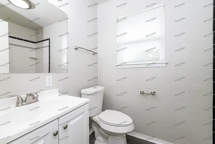 3813 Parkwoods Ln — Photo 10
