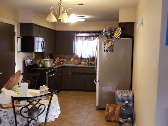 4th image of 426 Petunia St