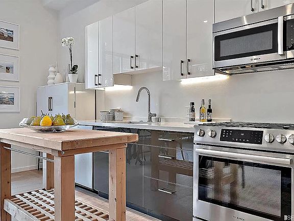 3rd image of 1001 17th St Unit 102