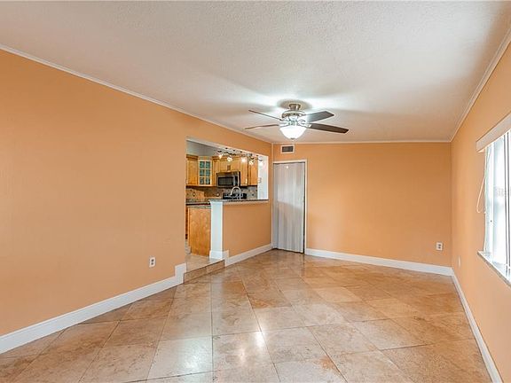 4th image of 6019 N Lois Ave