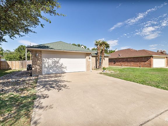 3rd image of 1722 Louise Dr