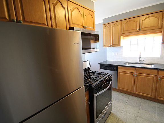 5th image of 3913 Saint Charles Pl