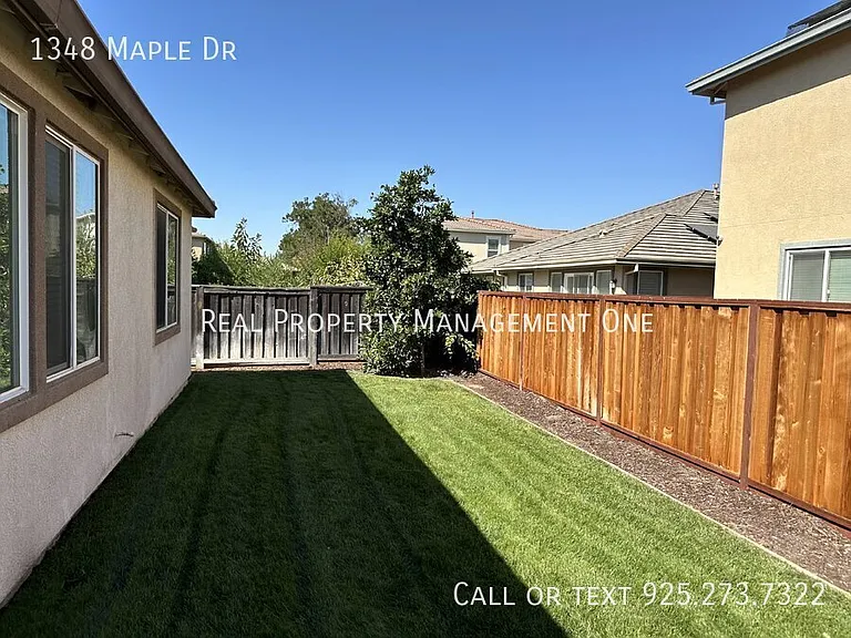 1348 Maple Dr — Photo 20