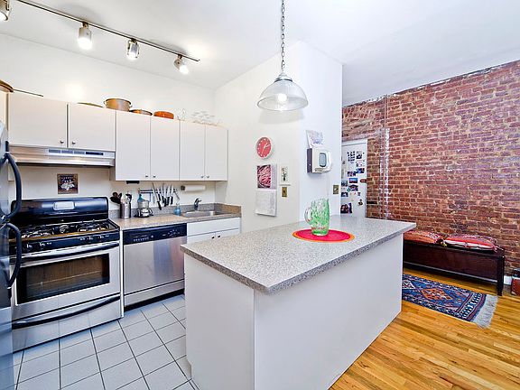4th image of 314 W 94th St APT 3B