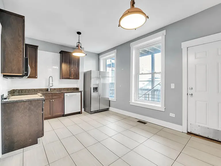 3208 W Wabansia Ave #2E — Photo 9